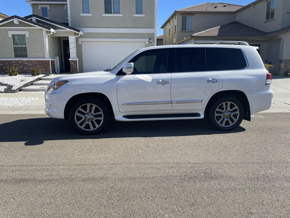 2015 Lexus LX 3rd Gen - Image 10 of 31