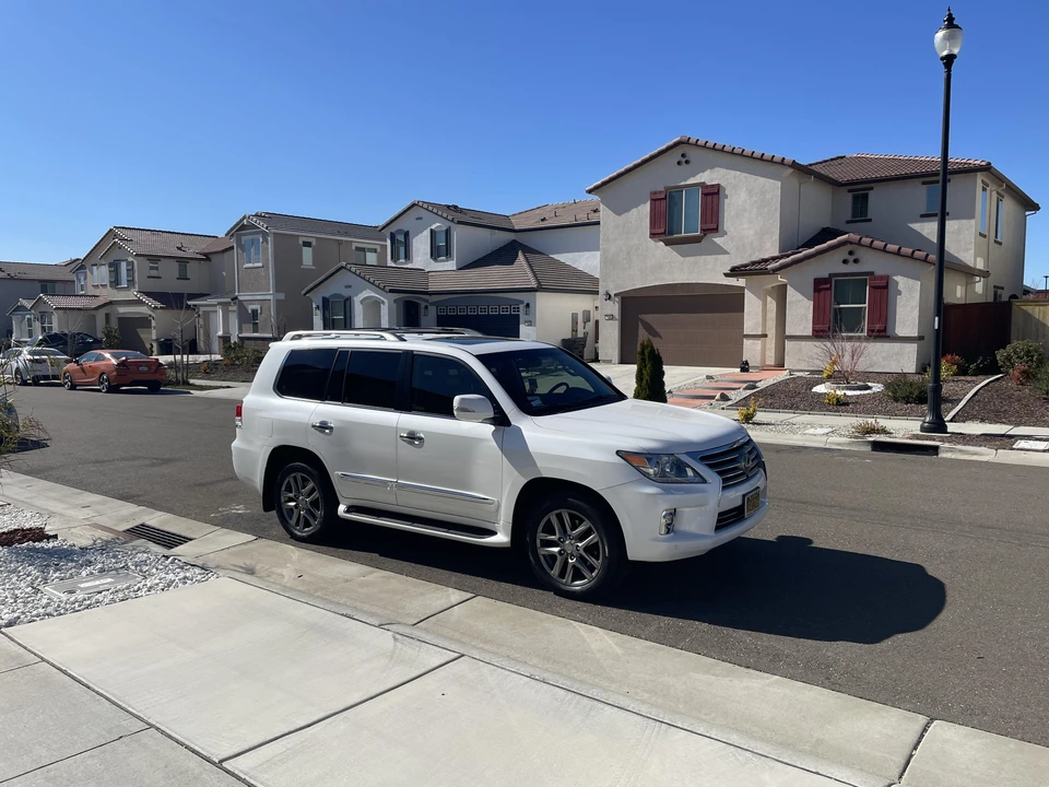 2015 Lexus LX 3rd Gen - Image 23 of 31