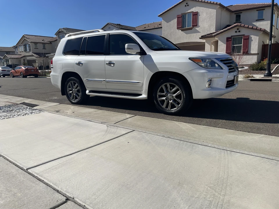 2015 Lexus LX 3rd Gen - Image 21 of 31