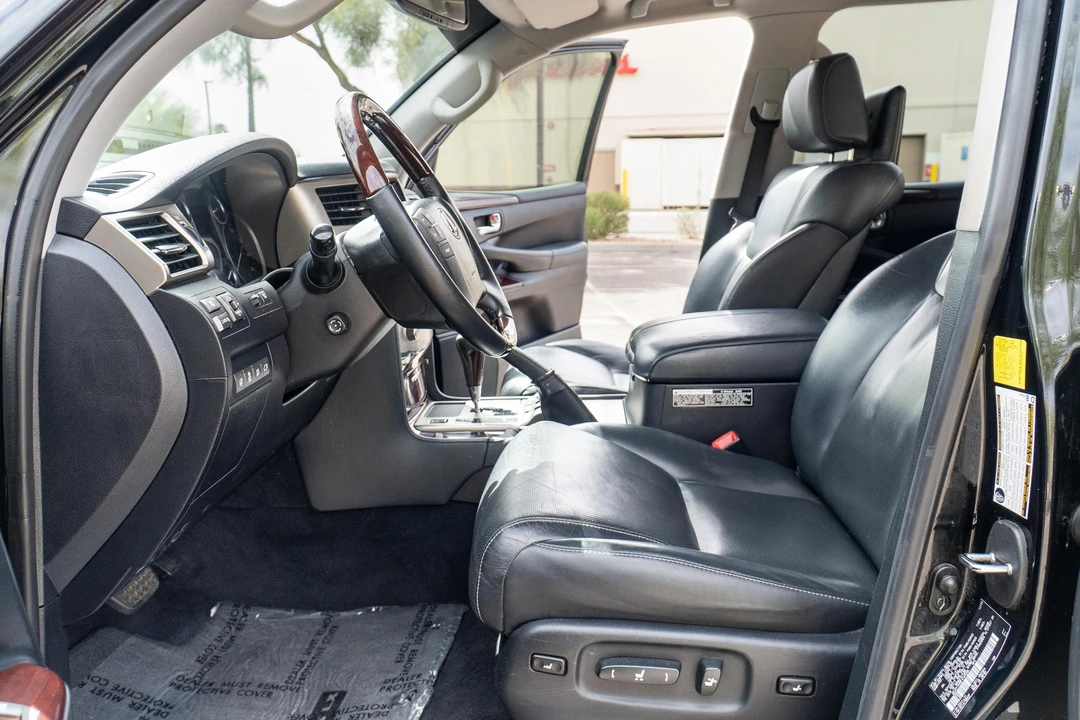 2015 Lexus LX 3rd Gen - Image 29 of 31