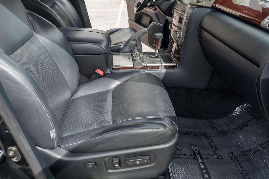 2015 Lexus LX 3rd Gen - Image 26 of 31