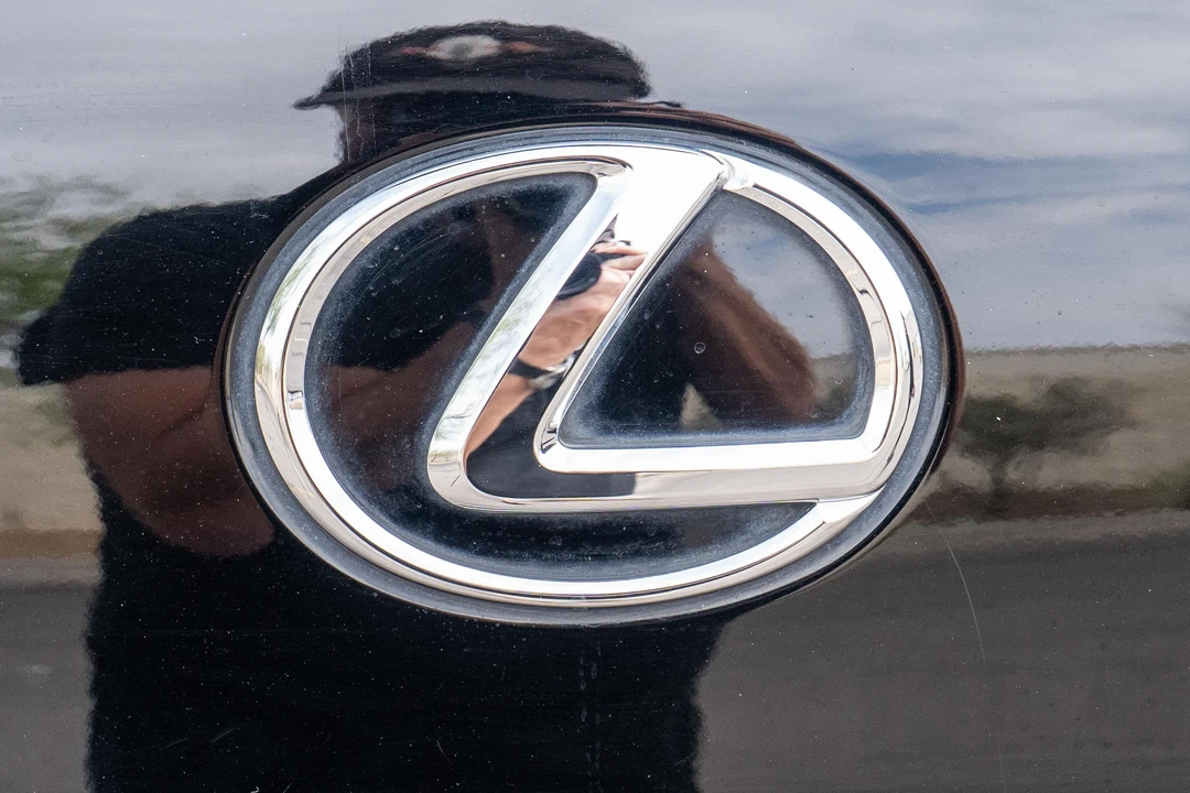 2015 Lexus LX 3rd Gen - Image 13 of 31