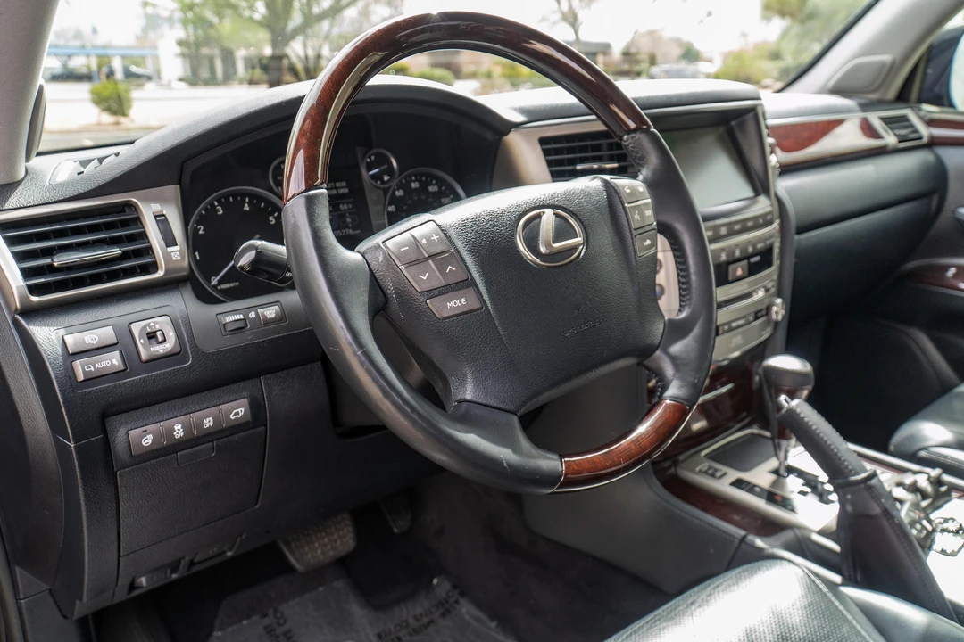 2015 Lexus LX 3rd Gen - Image 25 of 31