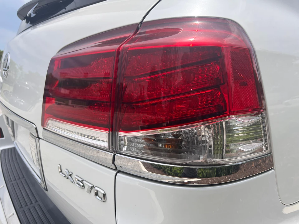 2015 Lexus LX 3rd Gen - Image 26 of 31