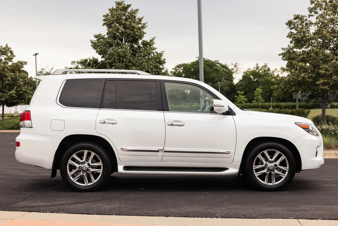 2015 Lexus LX 3rd Gen - Image 19 of 31