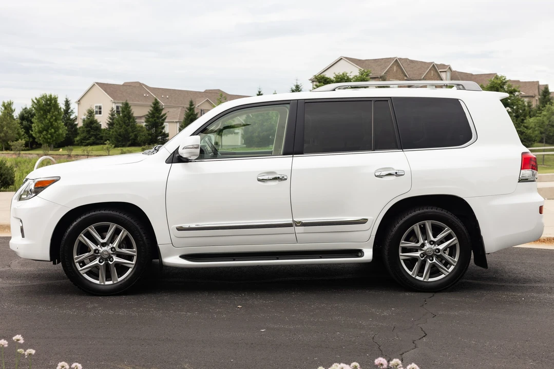 2015 Lexus LX 3rd Gen - Image 10 of 31