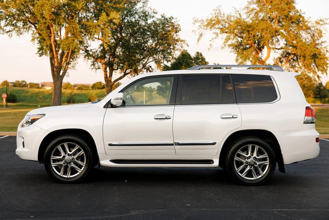 2015 Lexus LX 3rd Gen - Image 9 of 31