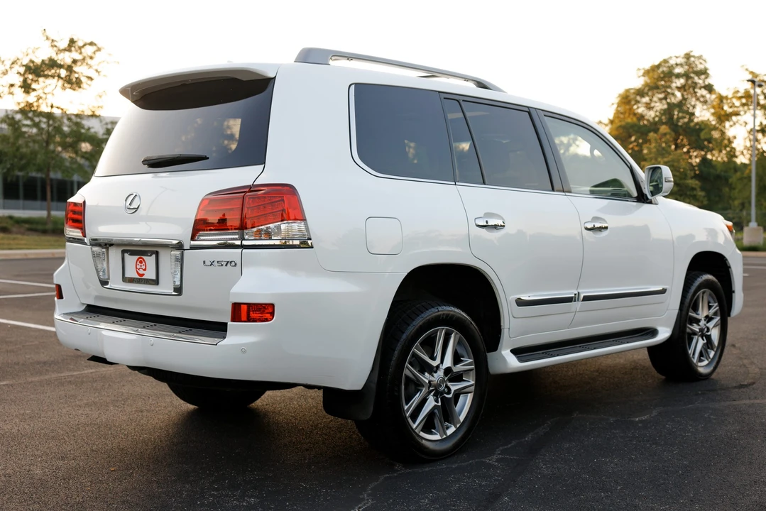 2015 Lexus LX 3rd Gen - Image 17 of 31