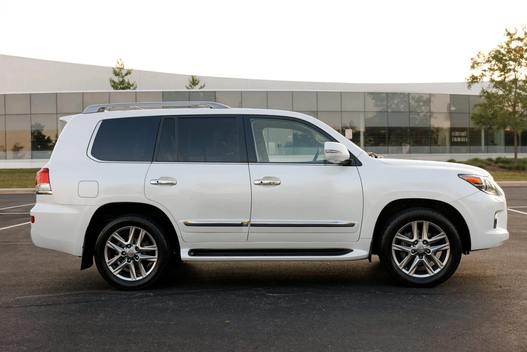 2015 Lexus LX 3rd Gen - Image 18 of 31