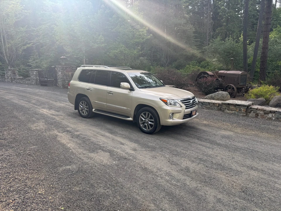 2015 Lexus LX 3rd Gen - Image 21 of 31