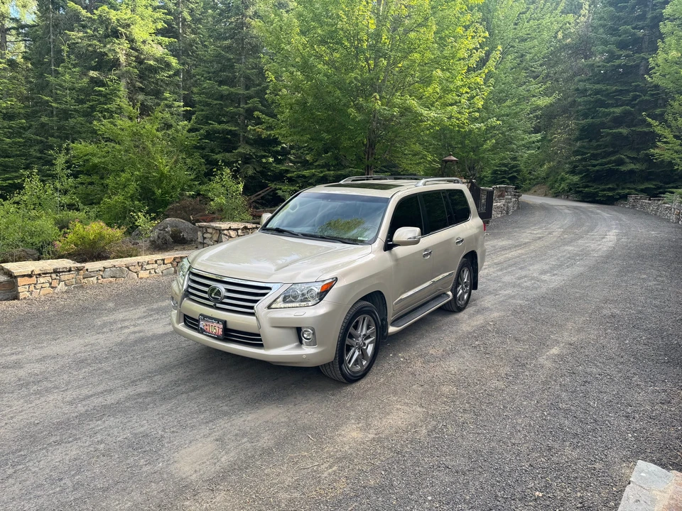 2015 Lexus LX 3rd Gen - Image 4 of 31