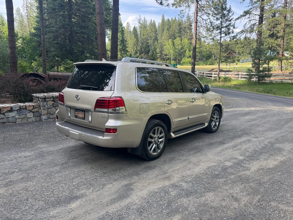 2015 Lexus LX 3rd Gen - Image 14 of 31