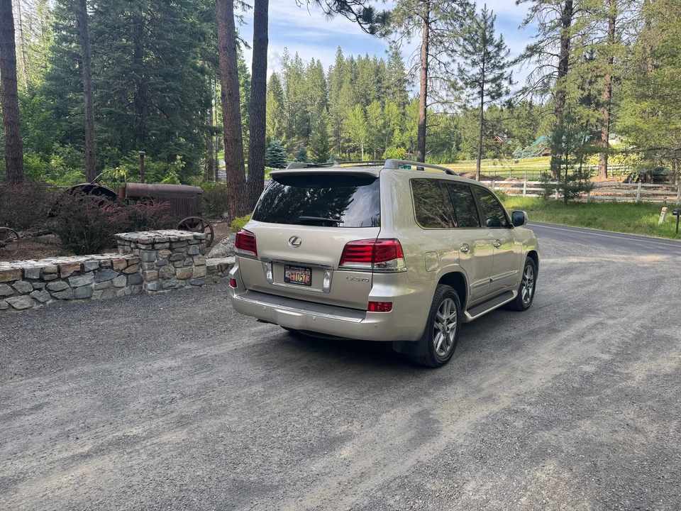 2015 Lexus LX 3rd Gen - Image 15 of 31