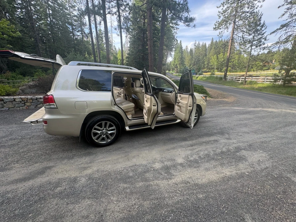 2015 Lexus LX 3rd Gen - Image 17 of 31