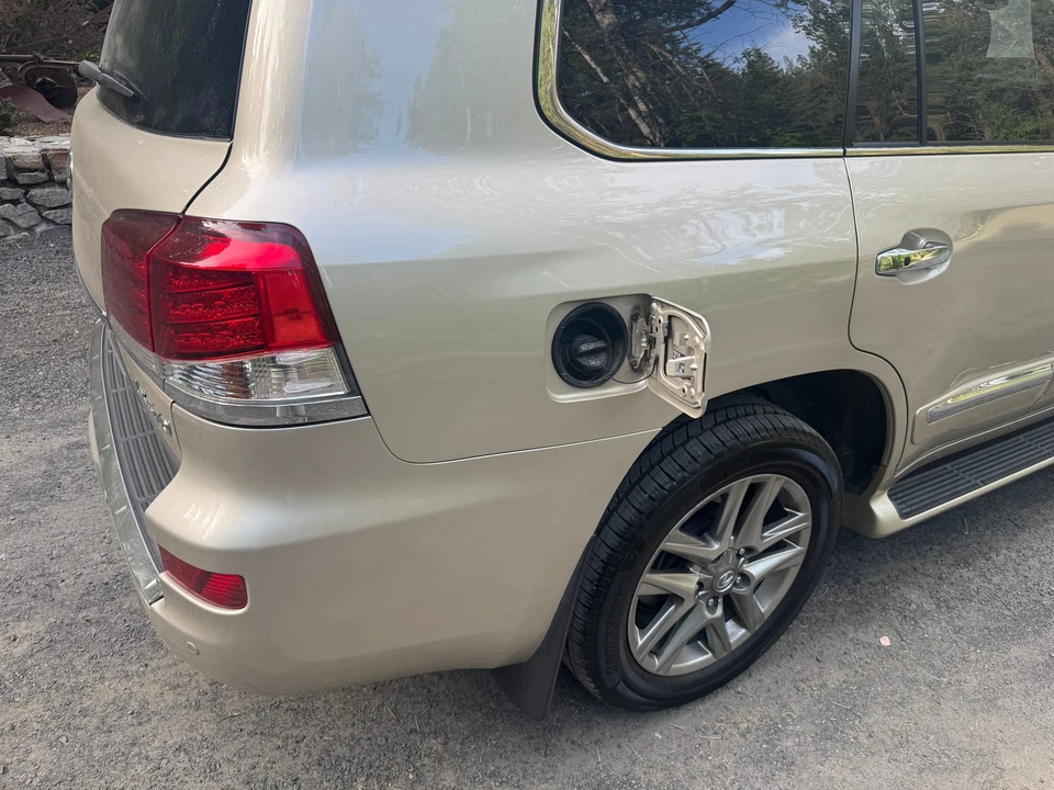 2015 Lexus LX 3rd Gen - Image 26 of 31