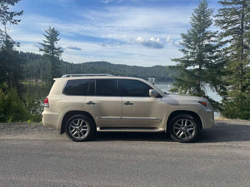 2015 Lexus LX 3rd Gen - Image 20 of 31