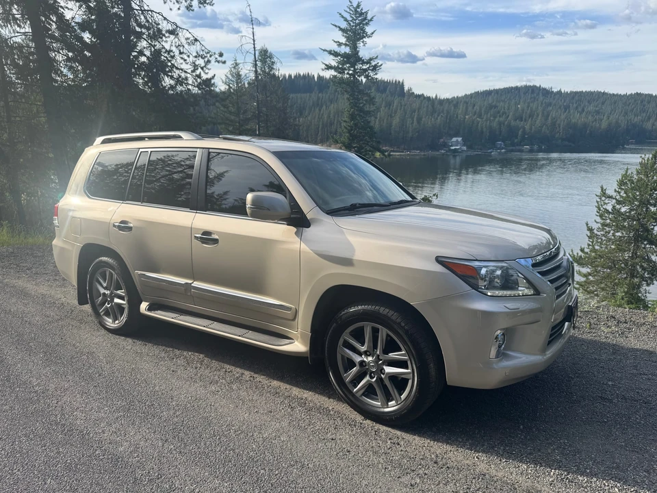 2015 Lexus LX 3rd Gen - Image 23 of 31