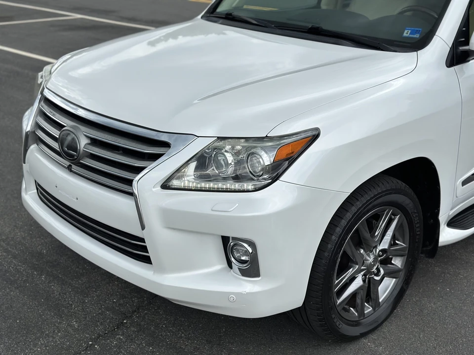 2015 Lexus LX 3rd Gen - Image 22 of 31