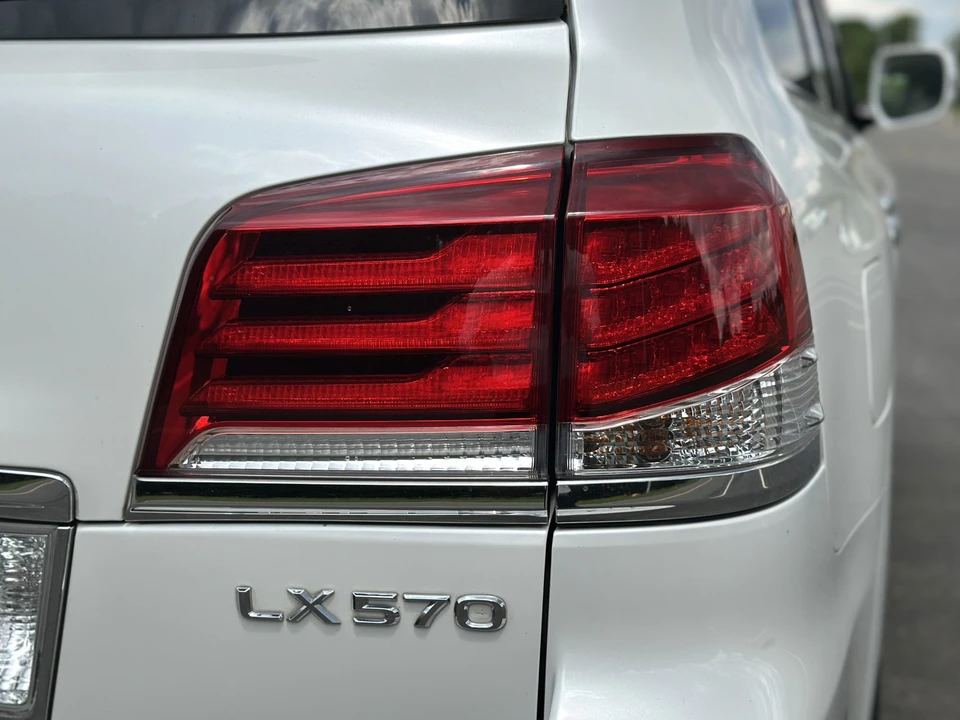 2015 Lexus LX 3rd Gen - Image 18 of 31