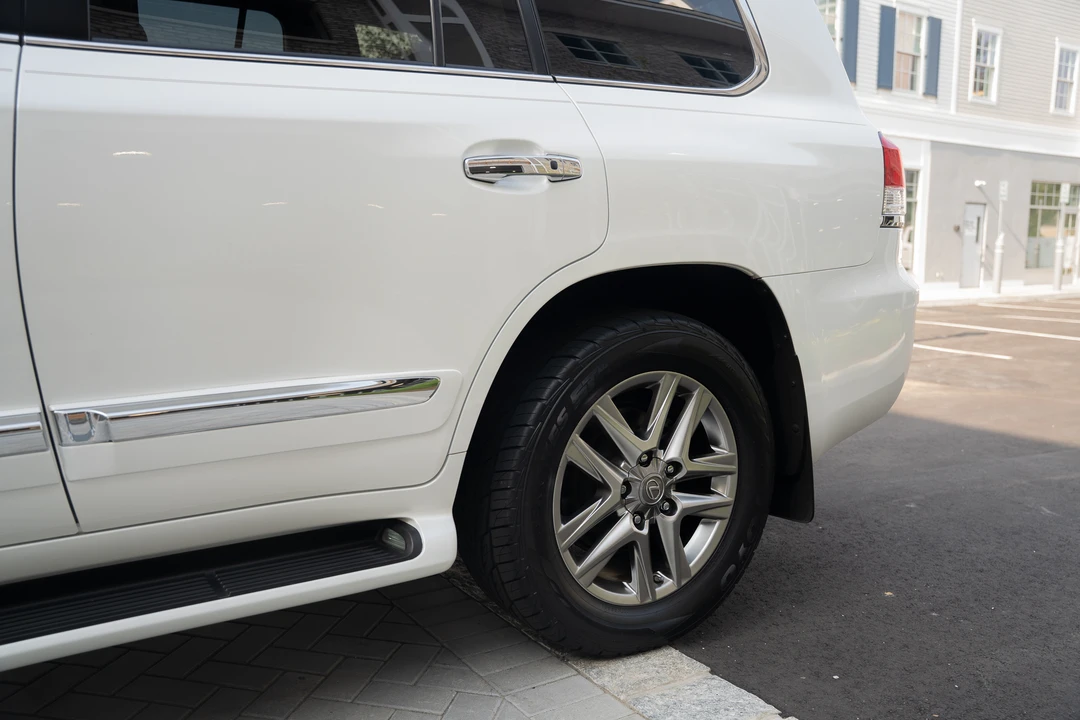 2015 Lexus LX 3rd Gen - Image 29 of 31