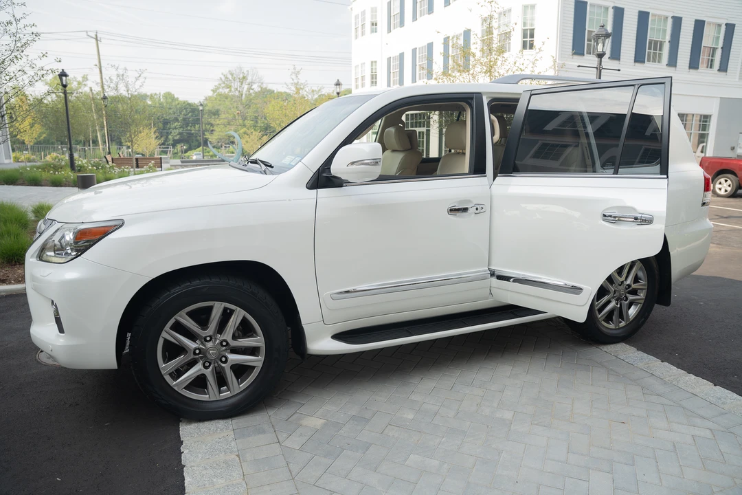 2015 Lexus LX 3rd Gen - Image 13 of 31