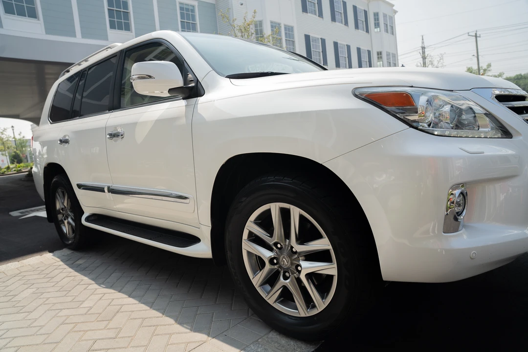 2015 Lexus LX 3rd Gen - Image 23 of 31