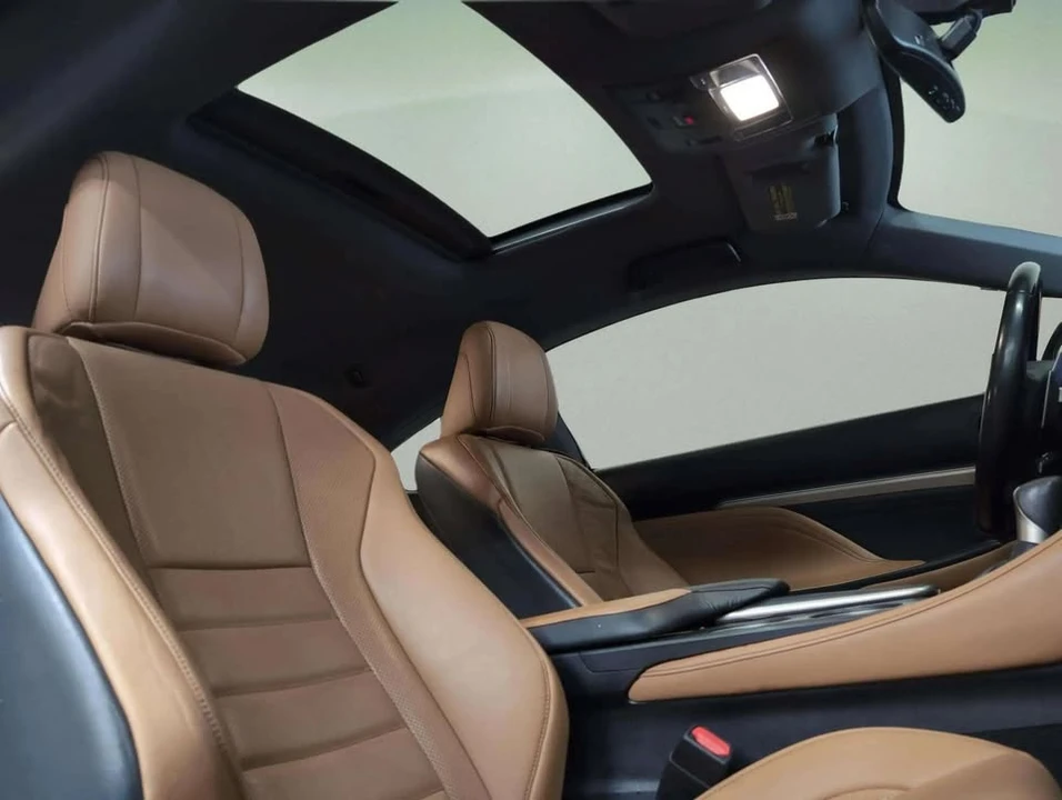 2015 Lexus RC - Image 18 of 20