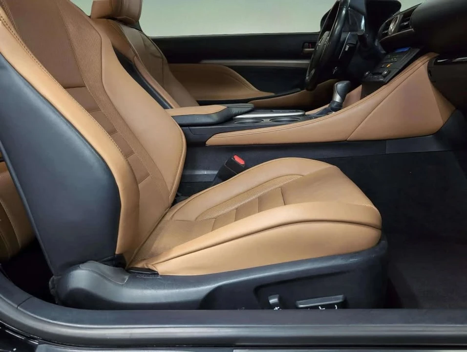 2015 Lexus RC - Image 16 of 20