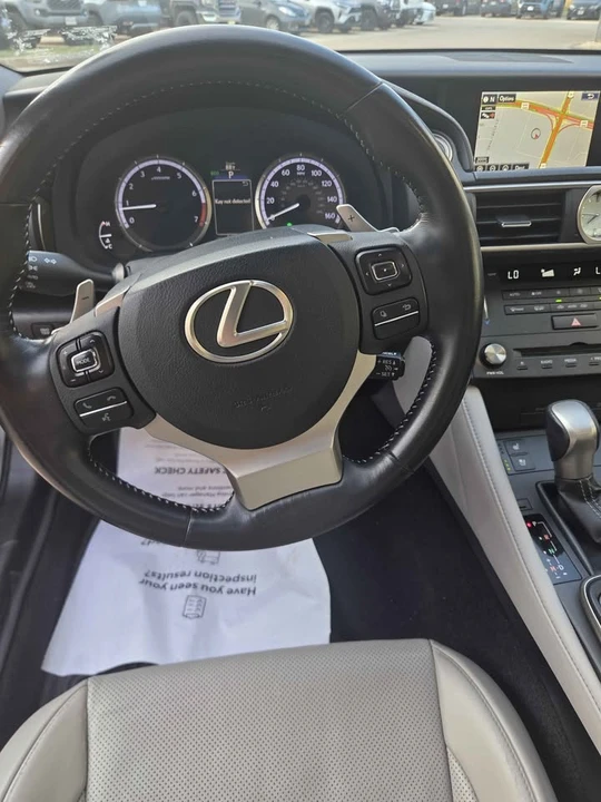 2015 Lexus RC - Image 9 of 17