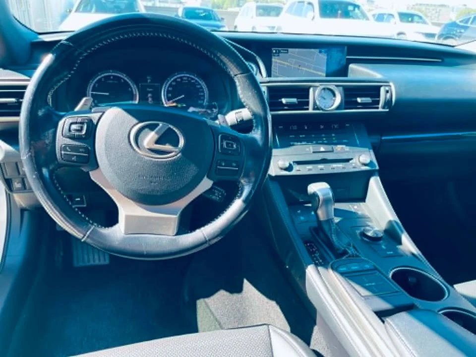 2015 Lexus RC - Image 10 of 19