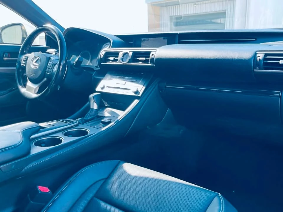 2015 Lexus RC - Image 11 of 19