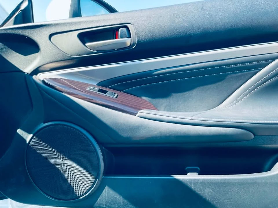2015 Lexus RC - Image 16 of 19