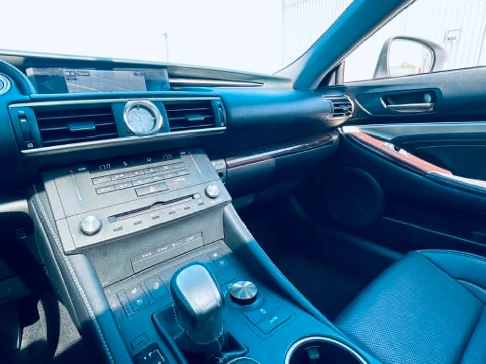 2015 Lexus RC - Image 14 of 19