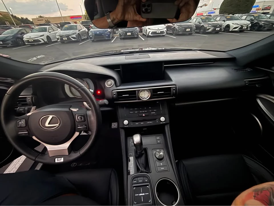 2015 Lexus RC - Image 3 of 16