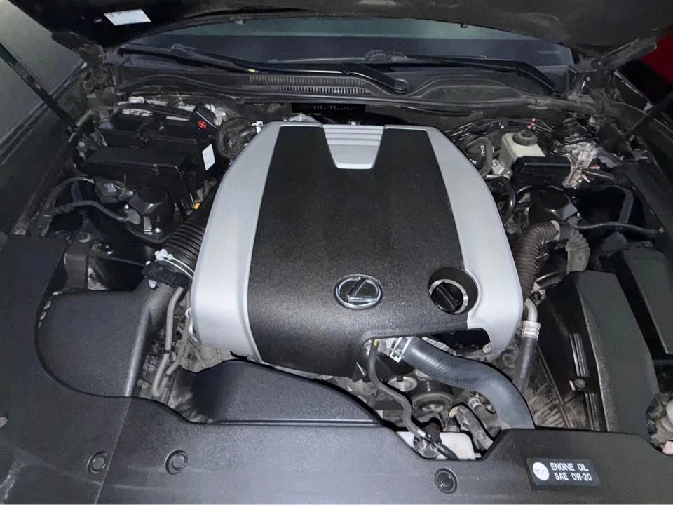 2015 Lexus RC - Image 9 of 16