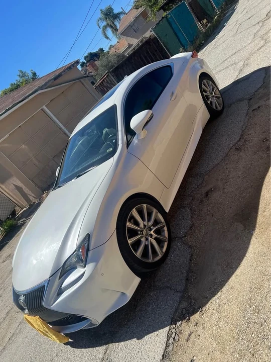 2015 Lexus RC - Image 2 of 6
