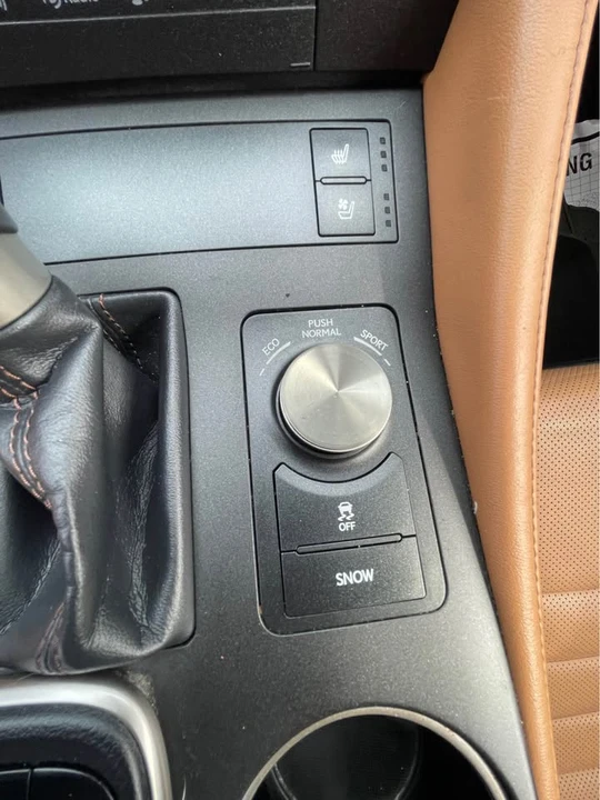 2015 Lexus RC - Image 8 of 14