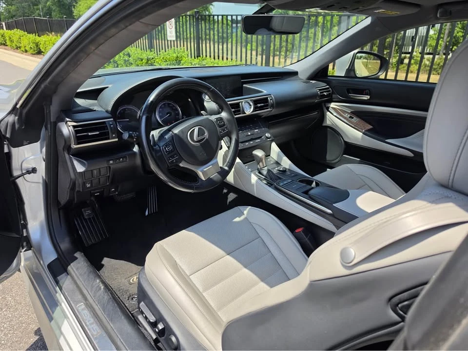 2015 Lexus RC - Image 19 of 20