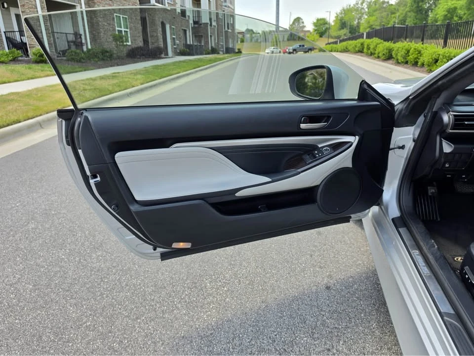 2015 Lexus RC - Image 15 of 20