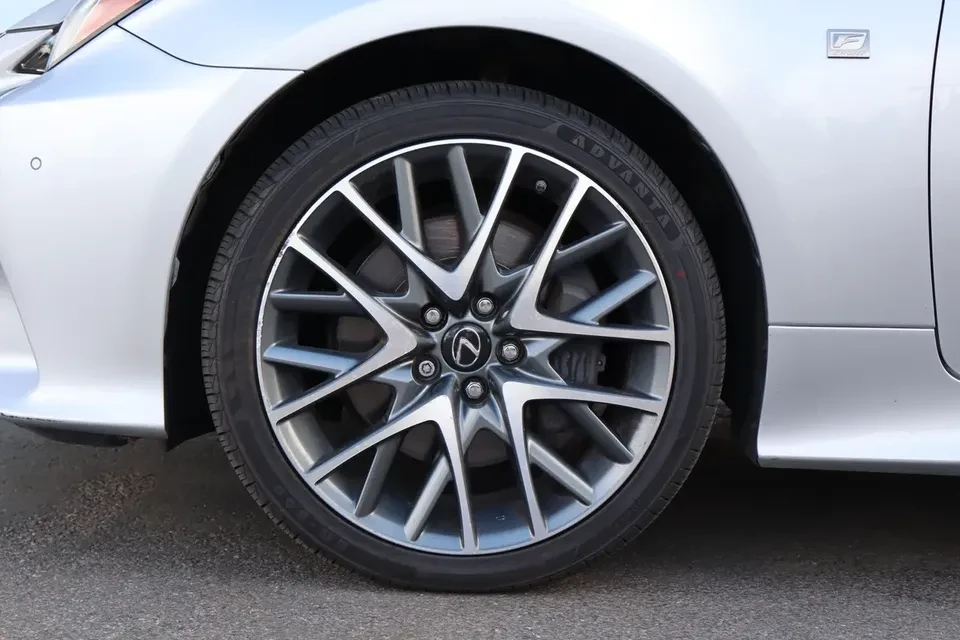 2015 Lexus RC - Image 10 of 20