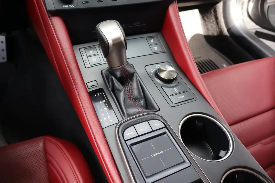 2015 Lexus RC - Image 16 of 20