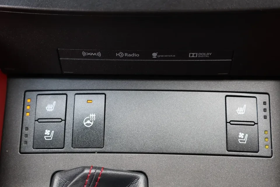2015 Lexus RC - Image 17 of 20