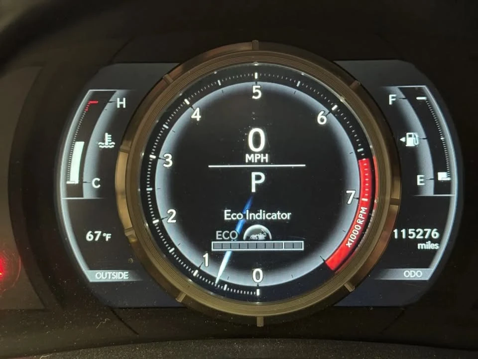 2015 Lexus RC - Image 15 of 19
