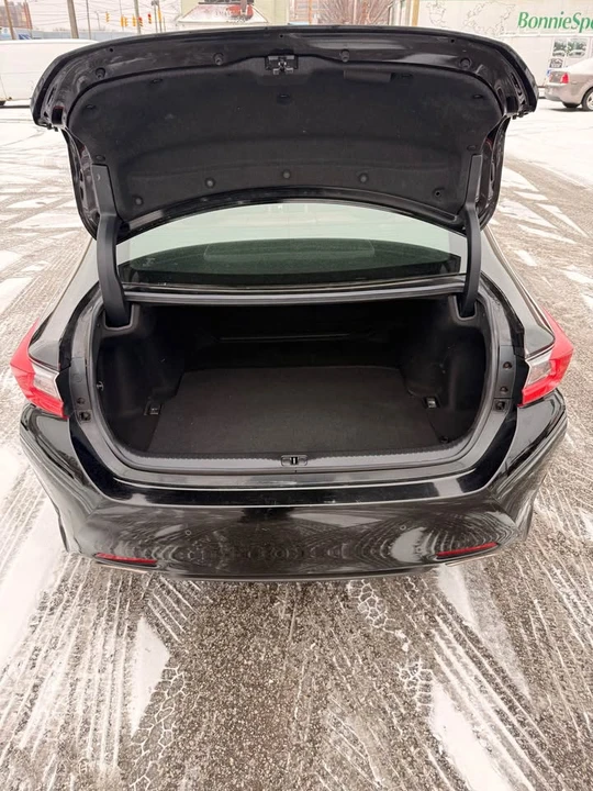 2015 Lexus RC - Image 19 of 20