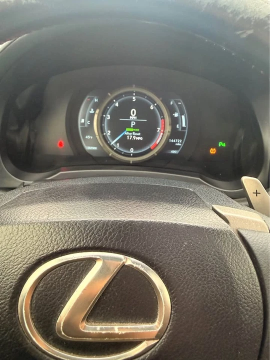 2015 Lexus RC - Image 10 of 20