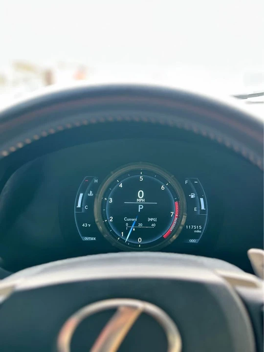 2015 Lexus RC - Image 14 of 18