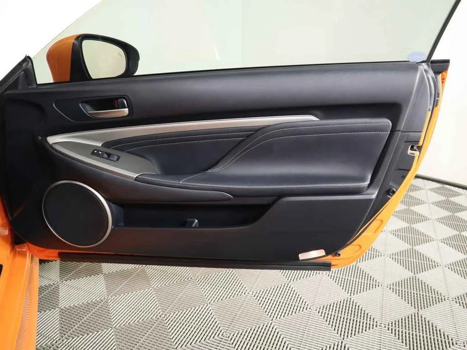 2015 Lexus RC - Image 17 of 20