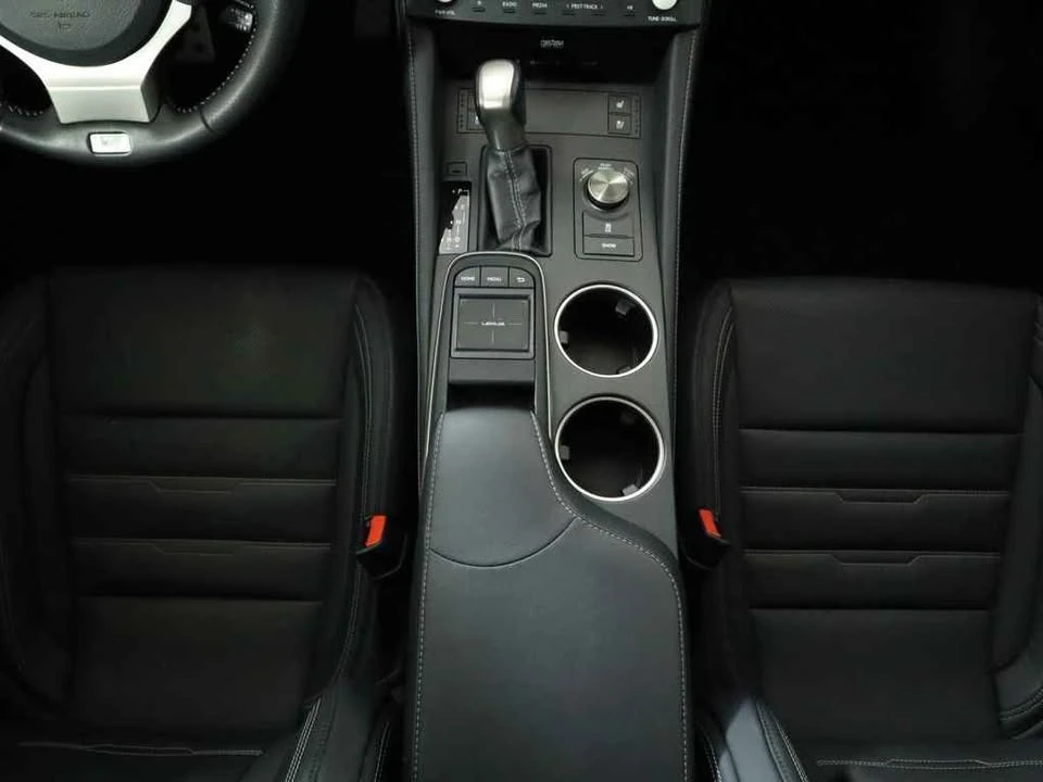 2015 Lexus RC - Image 11 of 20