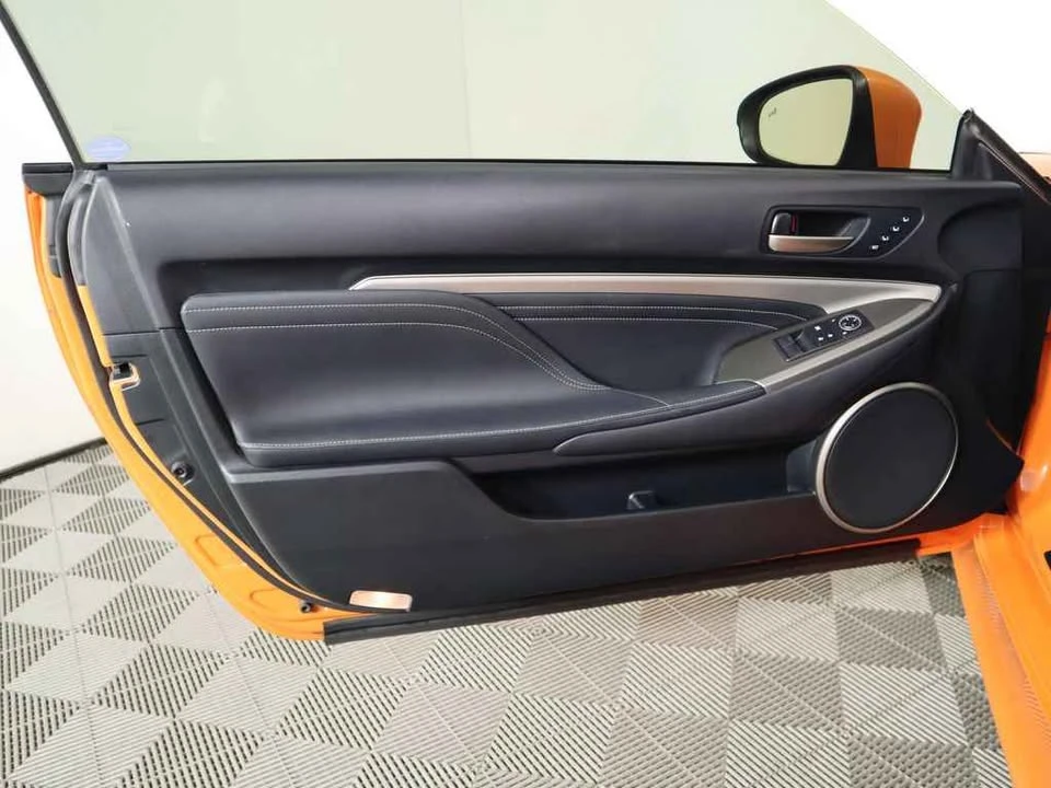 2015 Lexus RC - Image 16 of 20