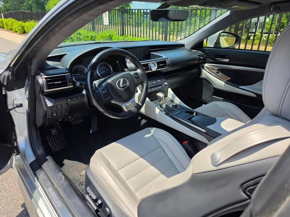2015 Lexus RC - Image 12 of 19